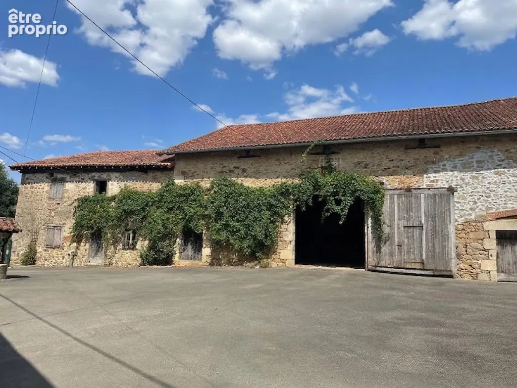 Ensemble immobilier de caractere - 3 maisons, 2 granges et 1 patio - un projet unique a imaginer - photo 4