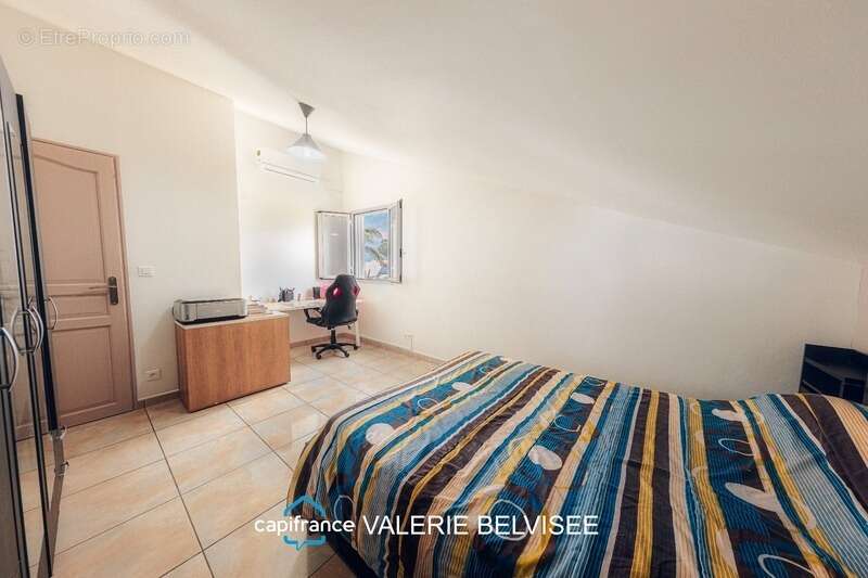 Villa familiale f5 avec piscine, vue dégagée et superbes volumes – saint-louis - photo 12