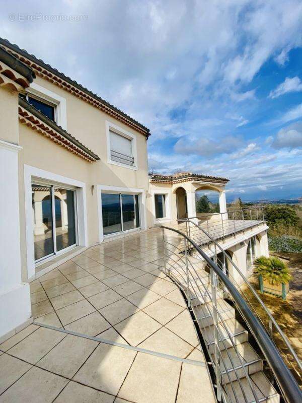 Maison 205 m² à Viviers  - photo 3