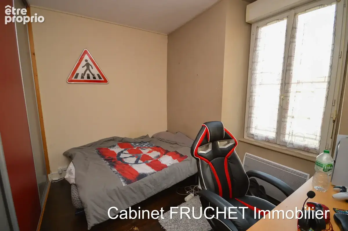 CHANTONNAY - En centre ville - Maison avec 3 chambres et extérieur - photo 7
