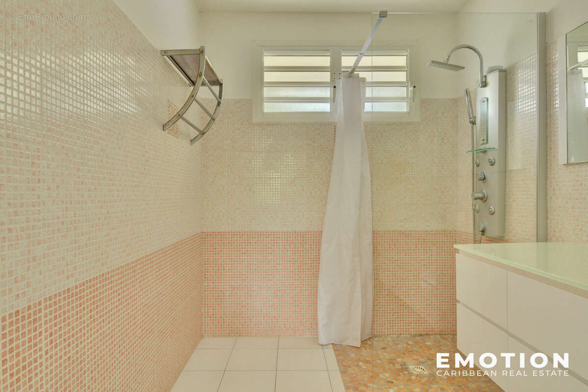 Maison à BAIE-MAHAULT