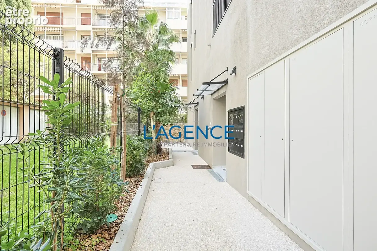 Appartement T4 neuf de 80 m2 avec terrasse et garage double au centre ville de Hyères - photo 9