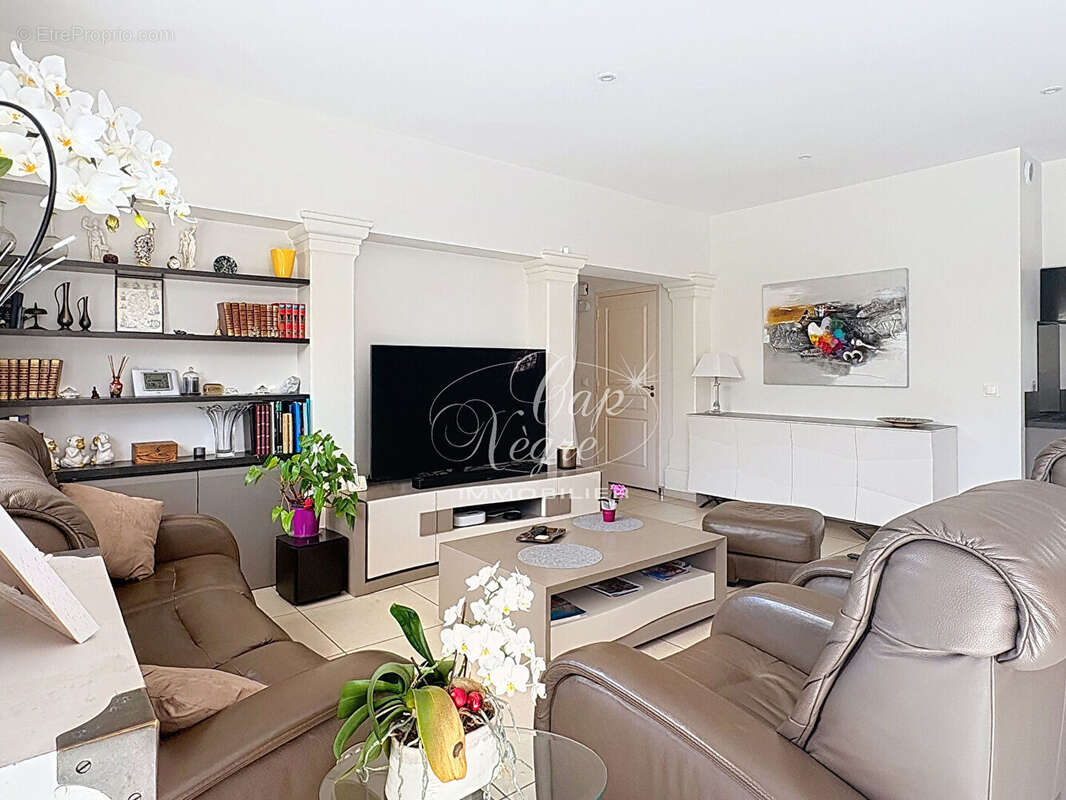 Maison rénovée proche commodités avec jardin et 3 parkings à vendre à sainte maxime - golfe de saint tropez - photo 7