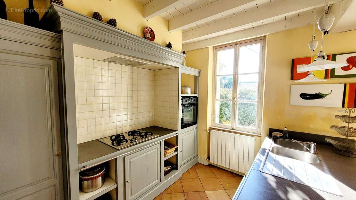 Cuisine - Maison à PUGNAC