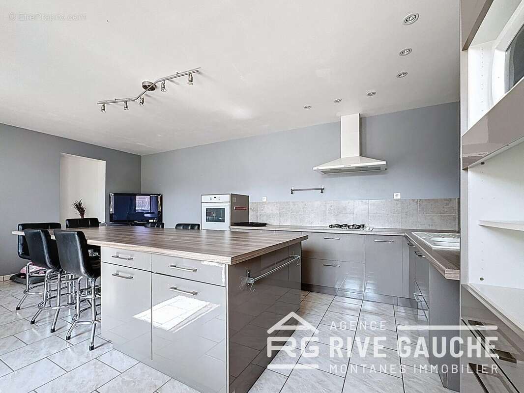 Maison à SALAISE-SUR-SANNE