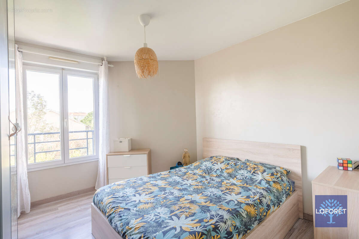 Appartement à LES PAVILLONS-SOUS-BOIS