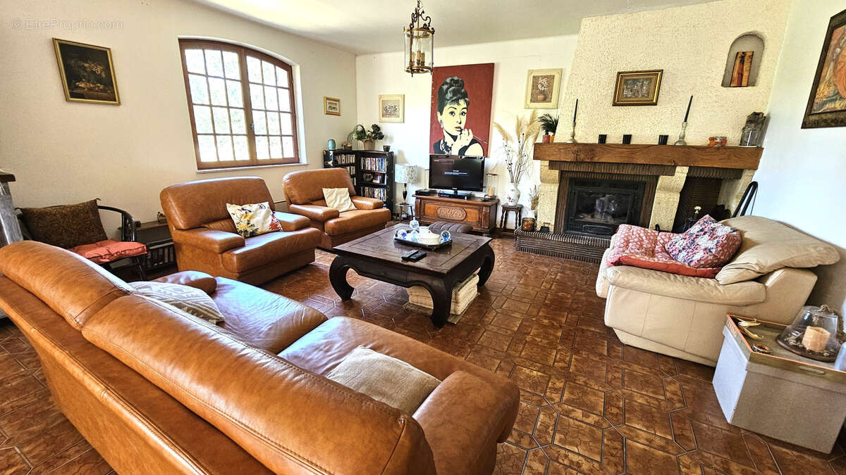 Maison à BAGNOLS-EN-FORET
