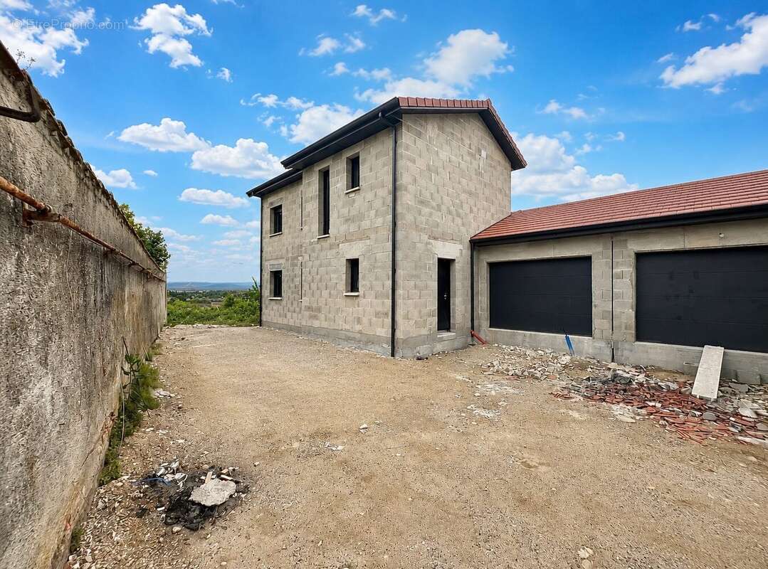 Maison à MONTLUEL