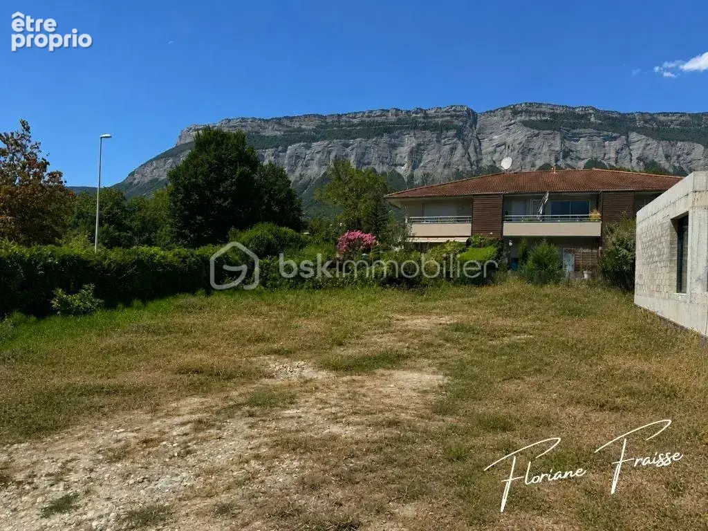 Terrain constructible de 646 m² – Un cadre idéal pour votre construction - photo 4