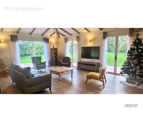 Maison 231 m² à Cambo-Les-Bains  - photo 4