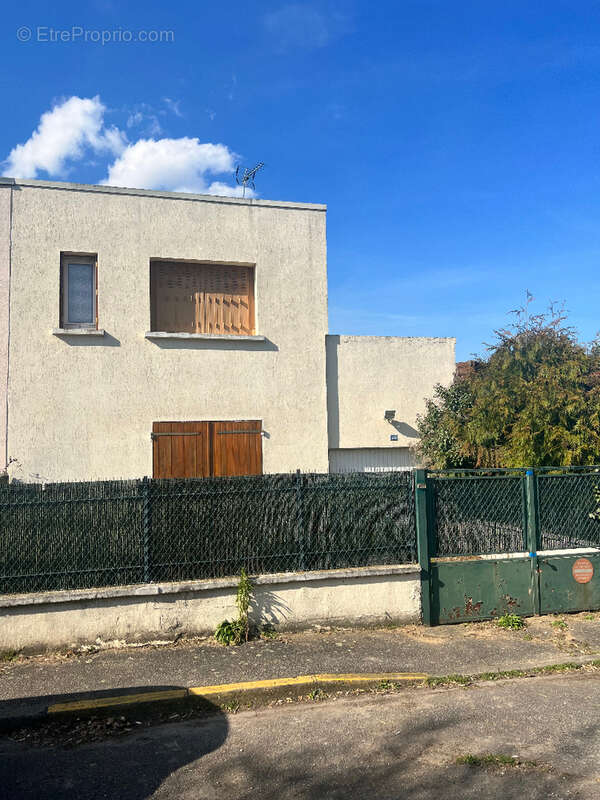 Maison à SARTROUVILLE