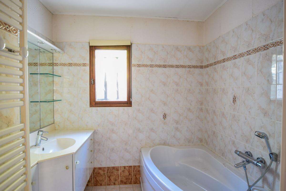 Maison 105 m² — Terrain constructible 2400 m² — Domazan, limite directe Rochefort du Gard - photo 12