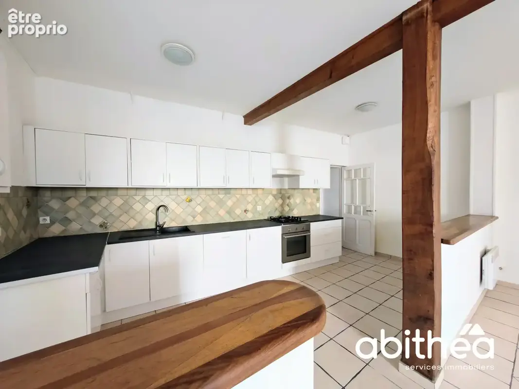 Maison F4 de 115 m2 en plein bourg de Fronsac ! - photo 4