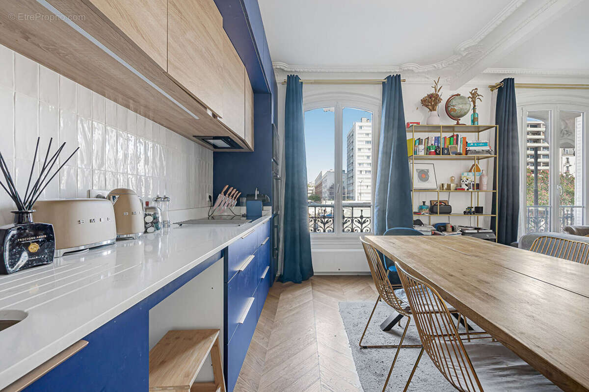 Paris 12 - 4P refait à neuf  54.81 m2 au sol 2 chambres - 1er étage ascenseur Gardien - photo 3