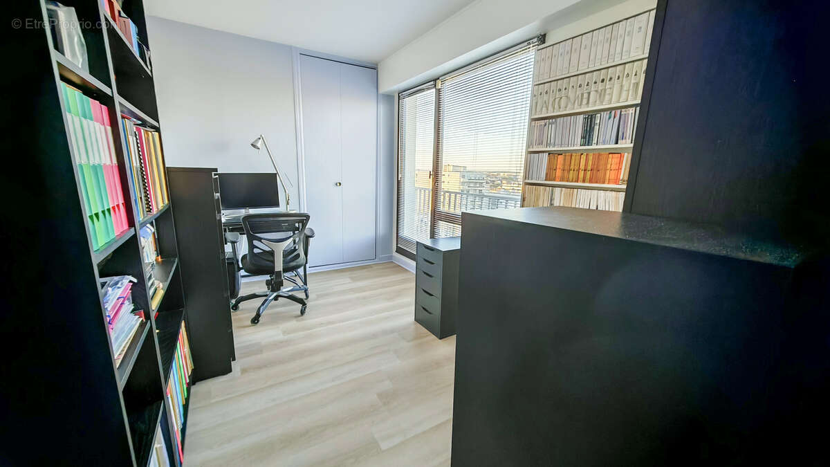 Appartement à COURBEVOIE