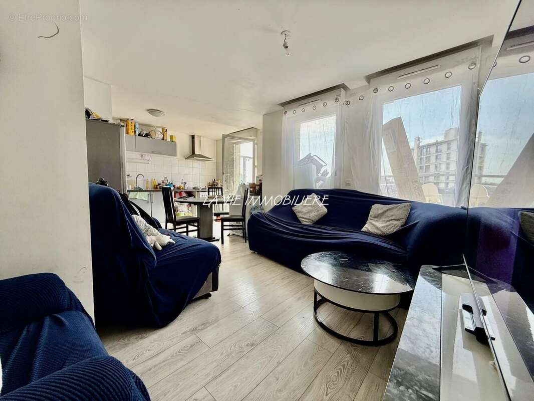 Appartement à LES PAVILLONS-SOUS-BOIS