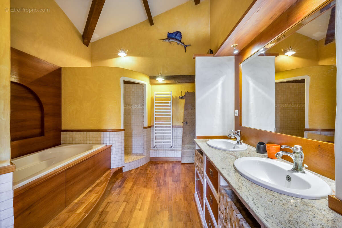 Maison à VILLE-SUR-JARNIOUX