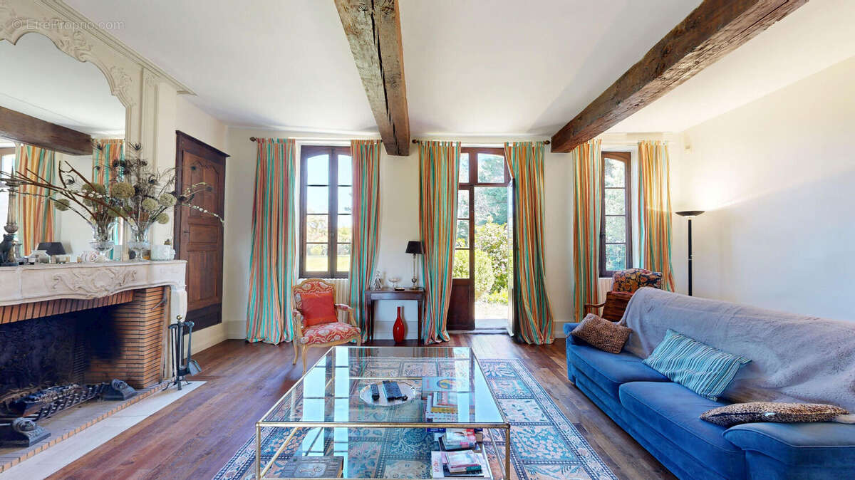 Maison à GENNETINES