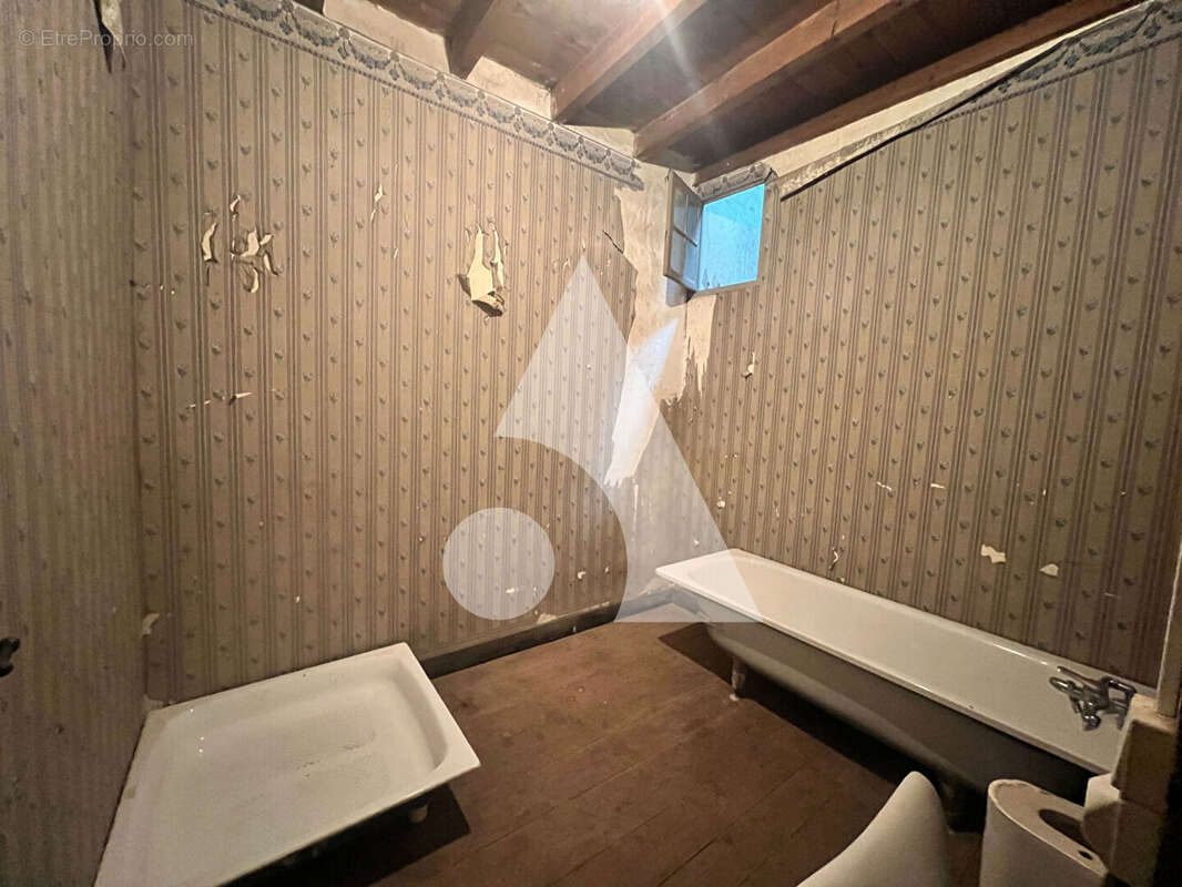 Maison à LAMOTHE-MONTRAVEL