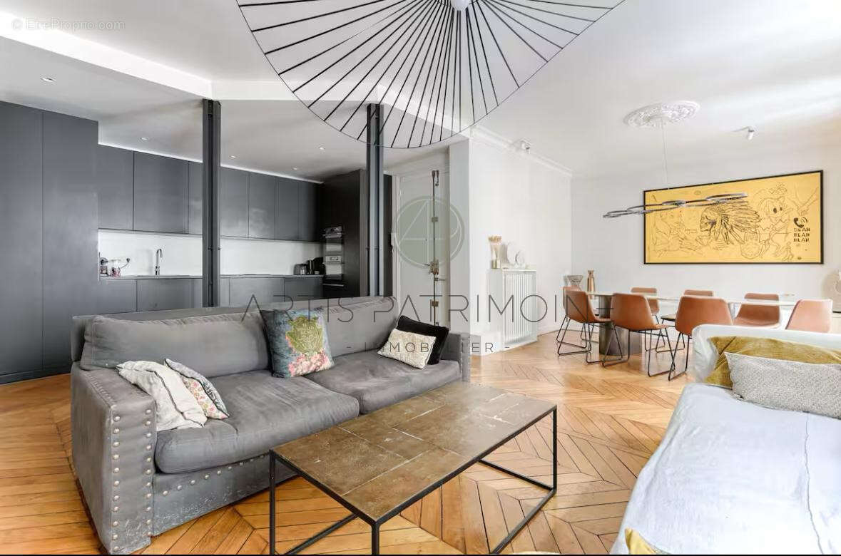 Appartement à PARIS-17E