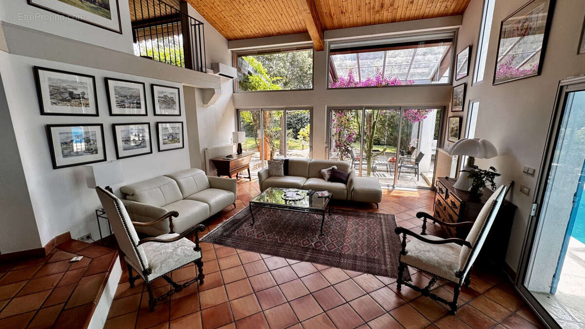 Maison d'architecte d'exception 265m² -Plein sud -Piscine intérieure - Calme absolu - photo 4