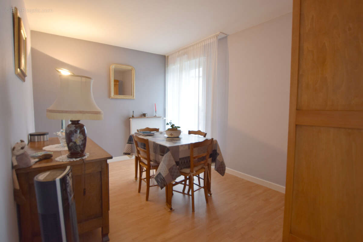 Appartement à GRAND-CHARMONT