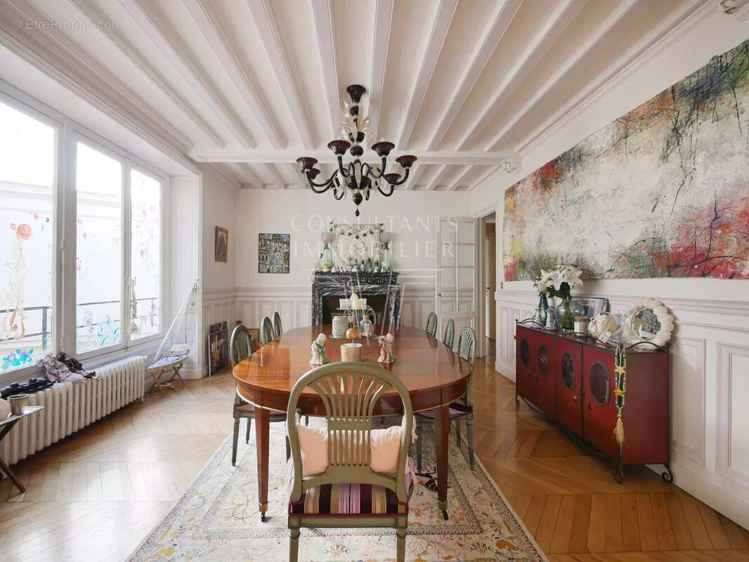 Appartement à PARIS-16E