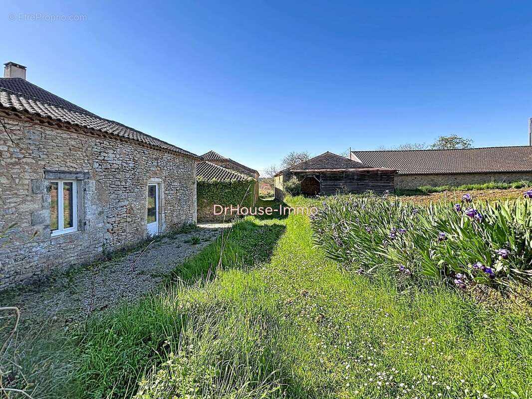 Maison à SAINT-FRONT-SUR-LEMANCE