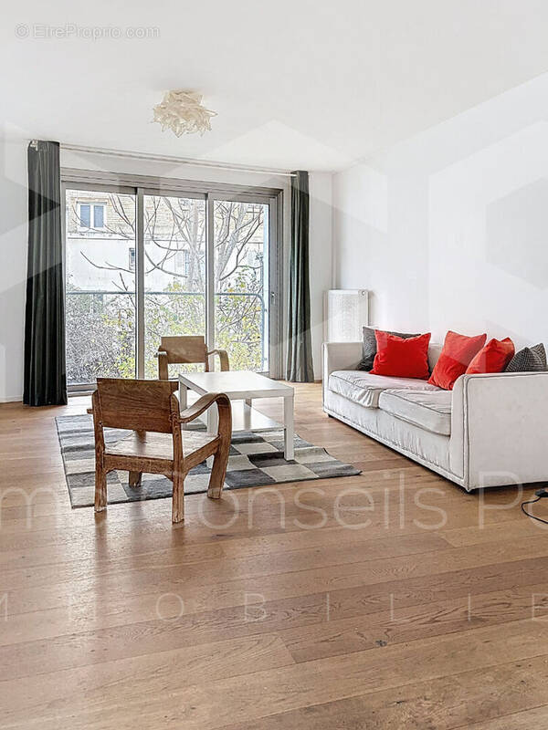 Appartement à PARIS-14E