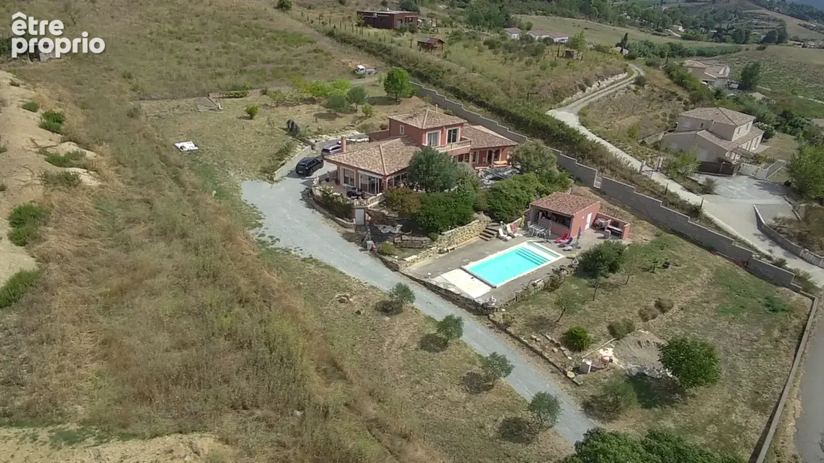 Limoux - Villa en position dominante - Terrain de 3700m2- Piscine et cuisine d'été - photo 2
