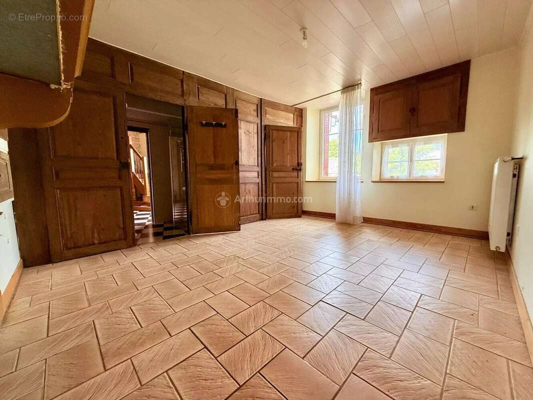 Maison en pierre avec hangar - photo 7