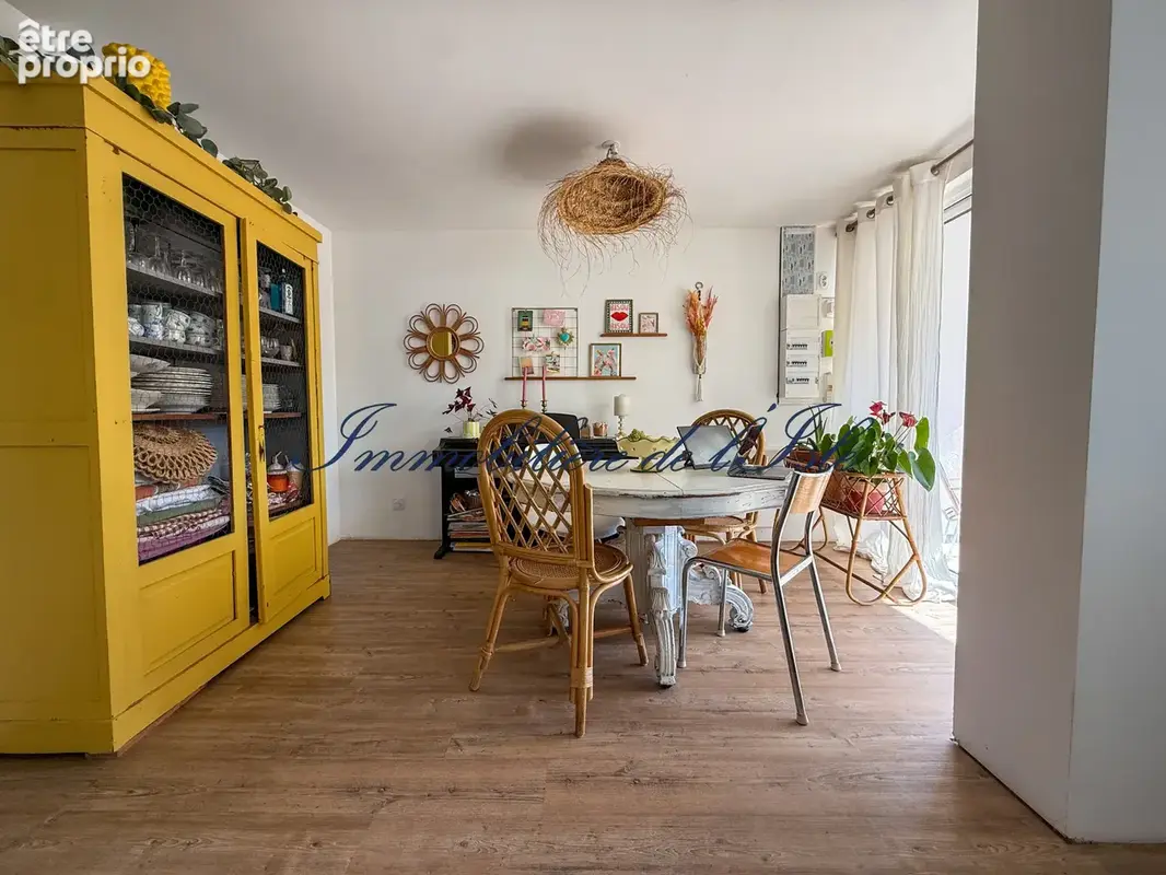 Maison de ville familiale rénovée avec jardin, garage et stationnement sécurisé - photo 8