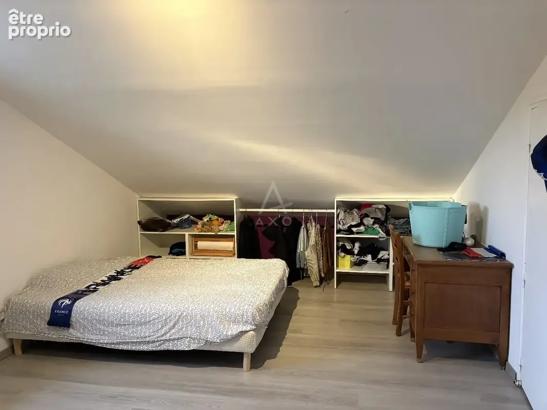 FLEAC.Belle maison familiale contemporaine de 8 pièces implantée sur un terrain de 1452 m² environ clos et arboré. - photo 9