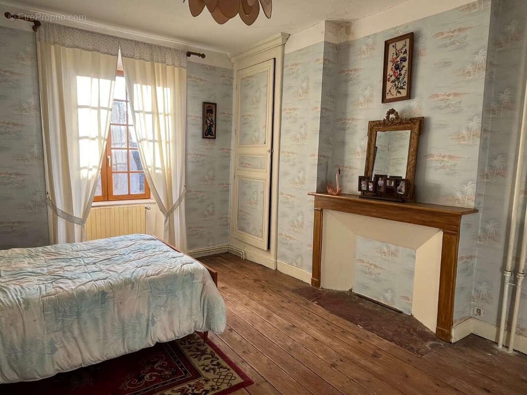 Maison à COUSSAC-BONNEVAL