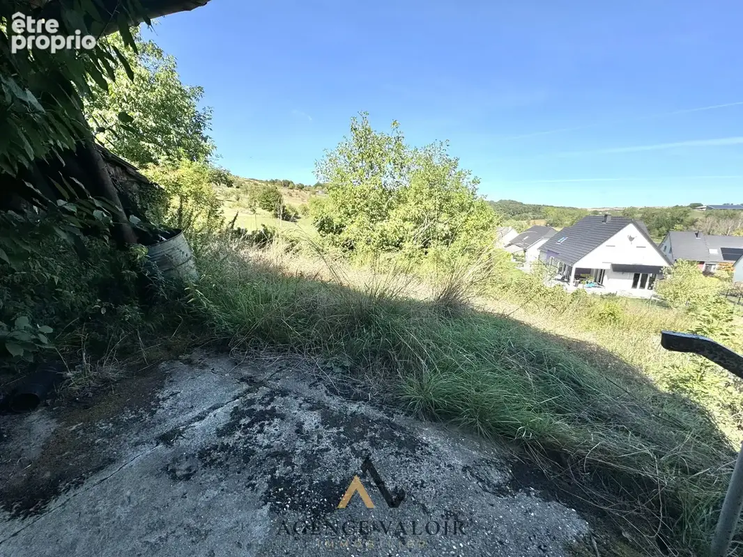 Maison à rénover avec grange, deux garages et une écurie - photo 8