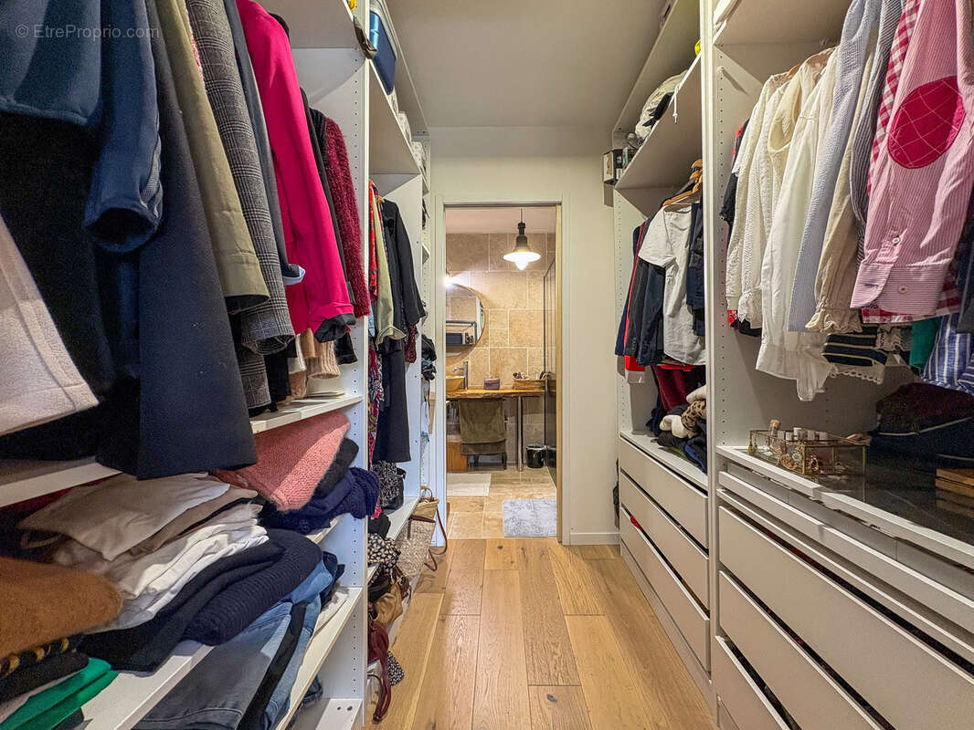 Maison à LES MARTRES-D'ARTIERE