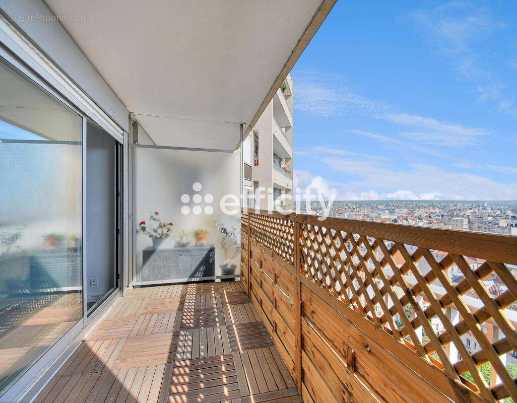 Appartement à COURBEVOIE