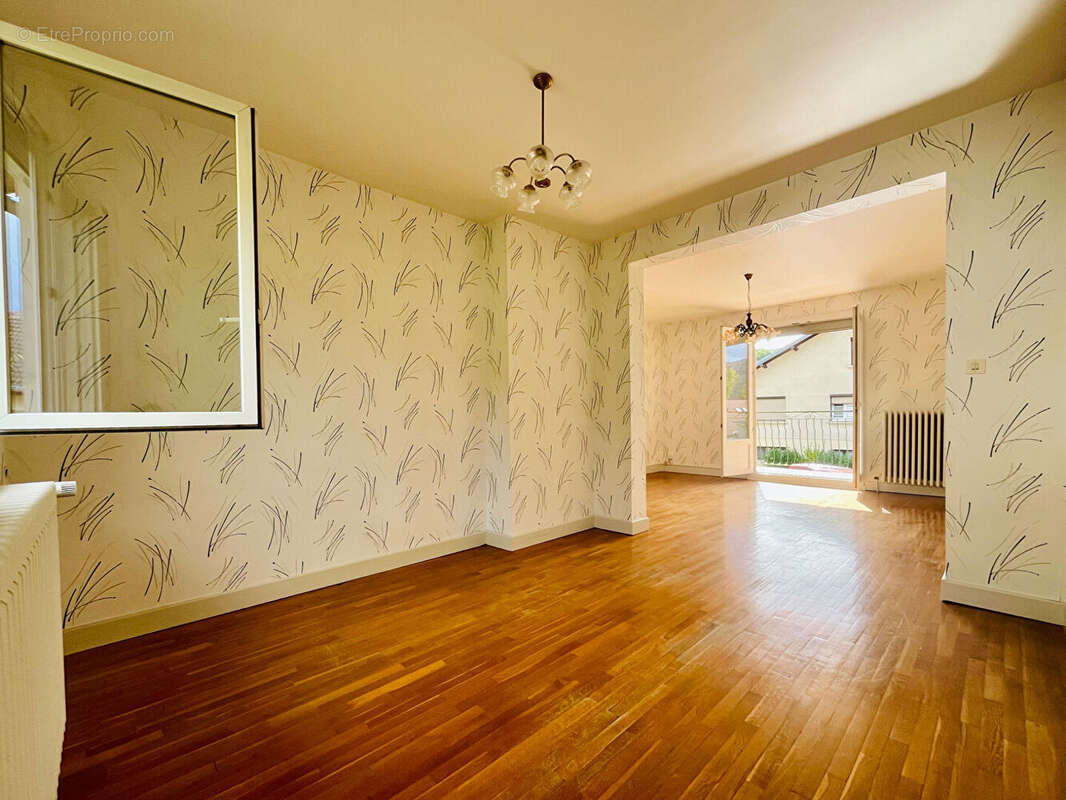 Maison à ROCHE-LEZ-BEAUPRE