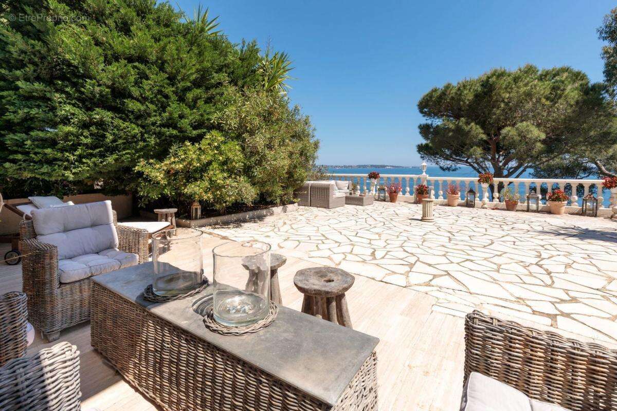 Appartement à VALLAURIS