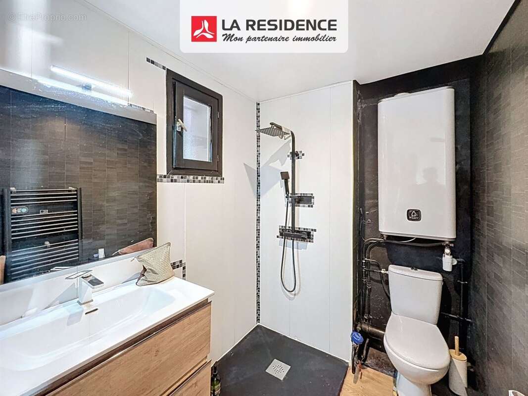 Appartement à ROQUEBRUNE-SUR-ARGENS