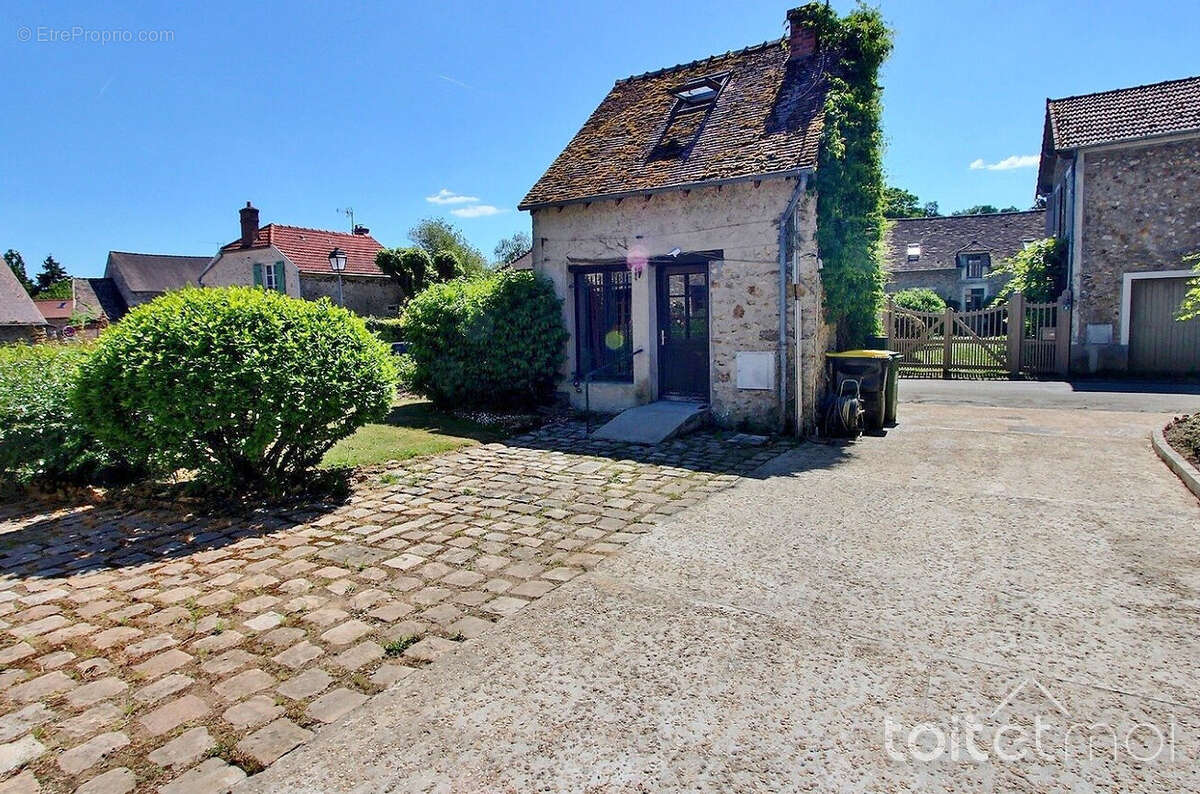 Maison à LA CELLE-LES-BORDES