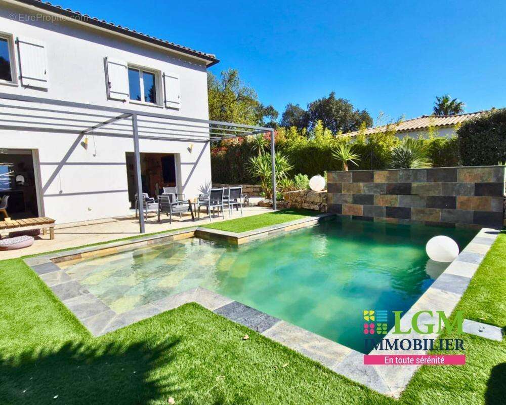 Maison à PLAN-DE-LA-TOUR