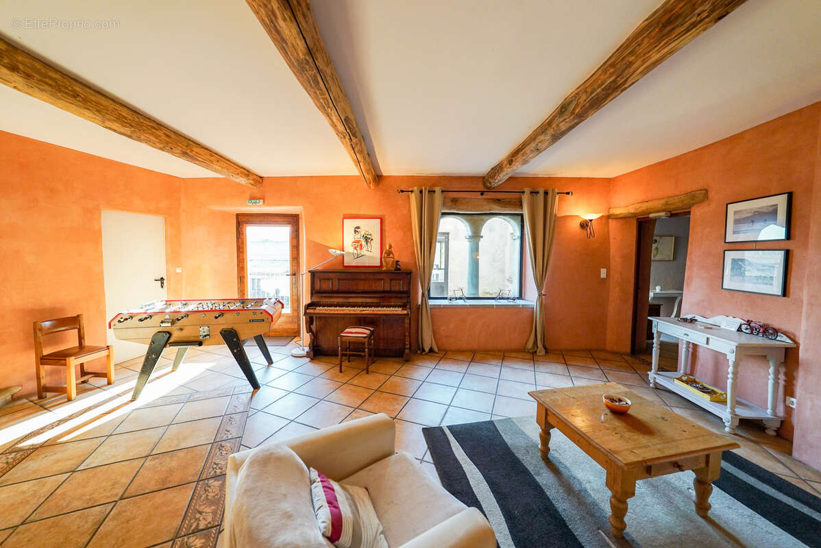 Maison à CASTANET-LE-HAUT