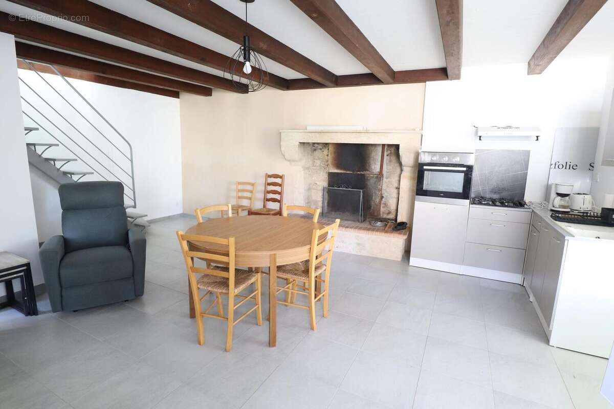 Maison 195 m² à Maire-Levescault  - photo 5
