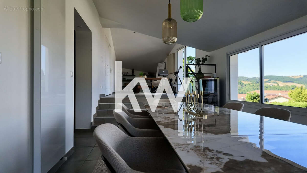 Maison 170 m² à Le Chambon-Feugerolles  - photo 7