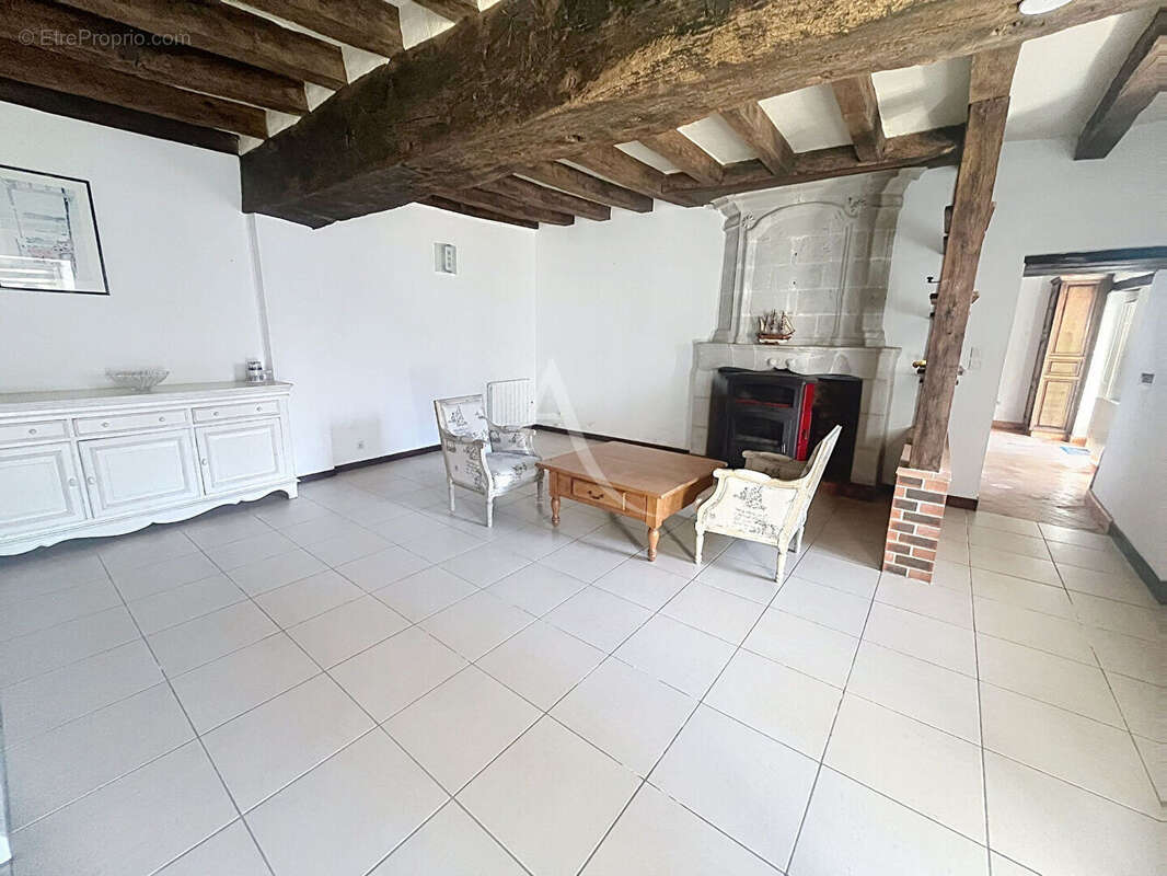 Une maison pleine de caractère, idéale pour les amoureux de la pierre et de la nature. - photo 2