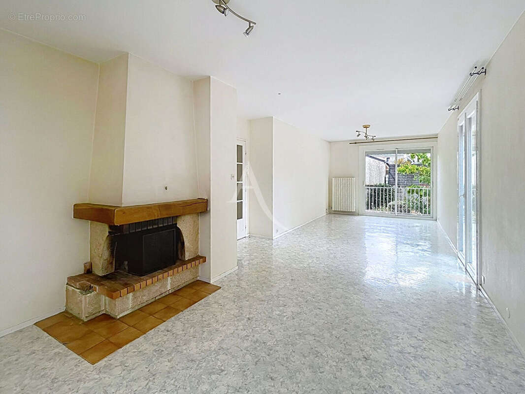 Maison familiale de 125 m² à Saint-Hilaire-Saint-Florent - photo 5