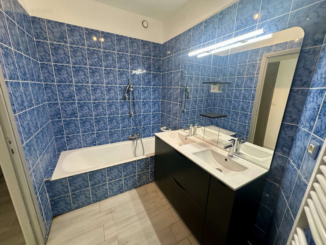 Appartement à SAINT-LAURENT-DU-VAR