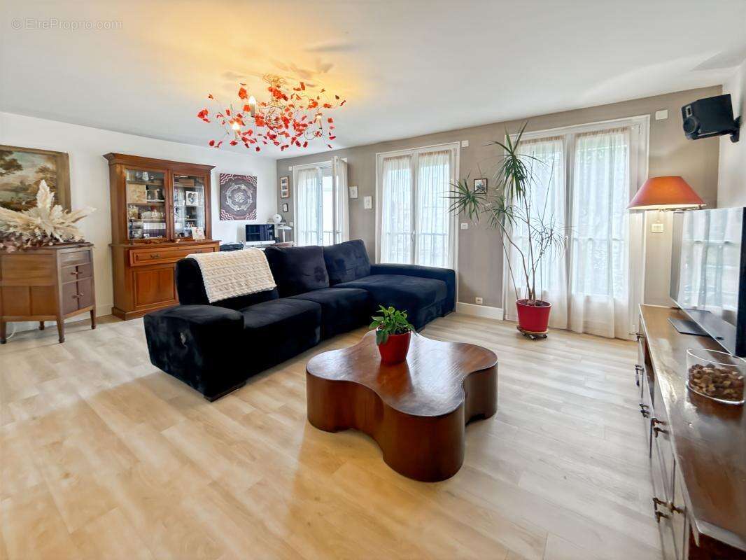 Appartement à SAINT-JEAN-DE-BRAYE