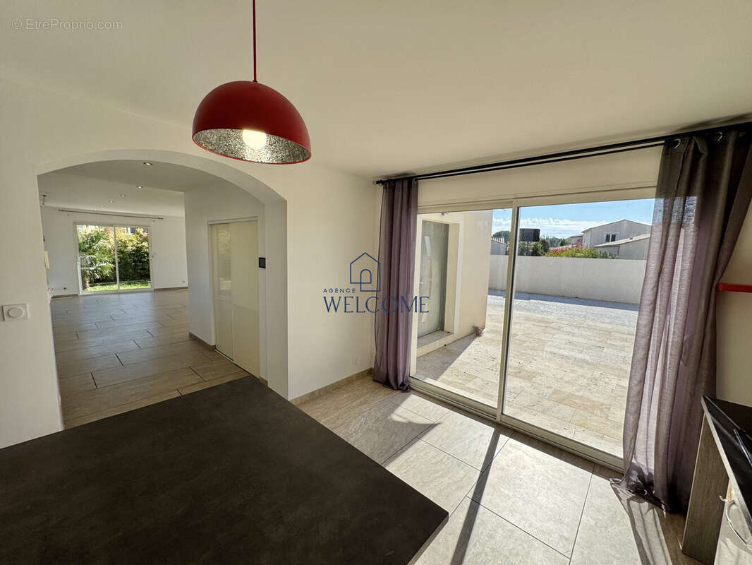 Maison à LAUDUN-L&#039;ARDOISE